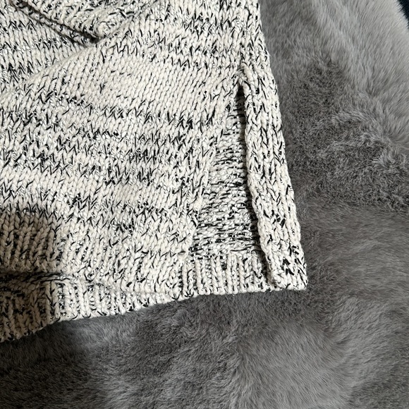 GUC Ann Taylor medium knit sweater - Picture 5 of 5